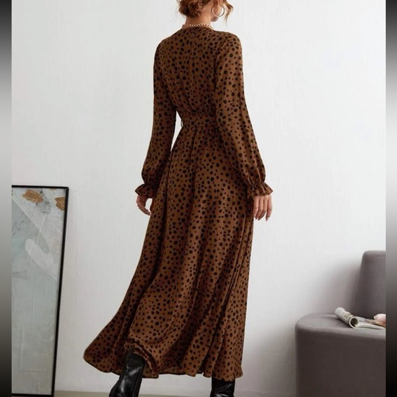 SWOOP ME OFF MY FEET WRAP DRESS - Picture 4 of 6